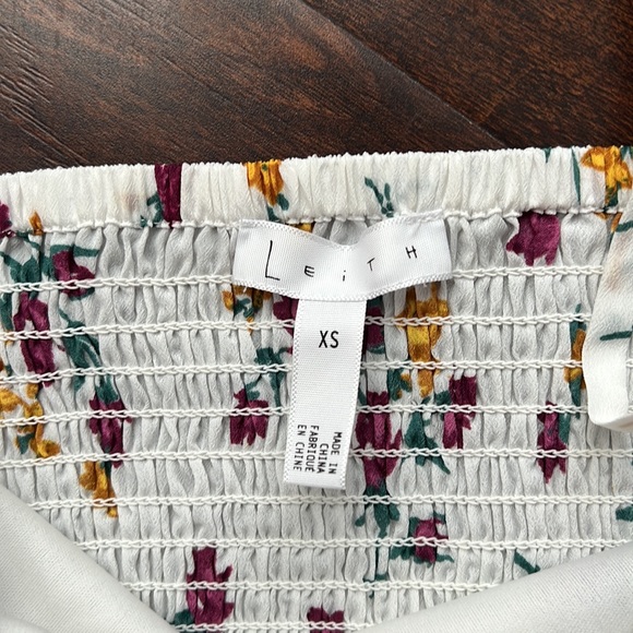 Leith Halter Front Tie Floral Top - Picture 7 of 8